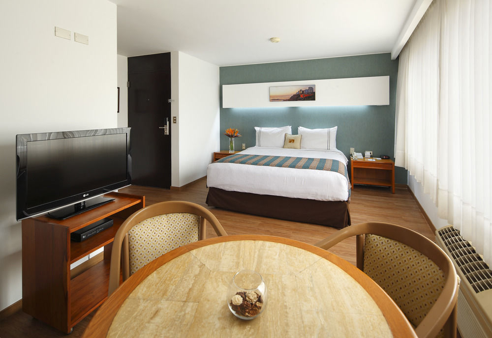 Socialtel Posada Miraflores Лима Экстерьер фото
